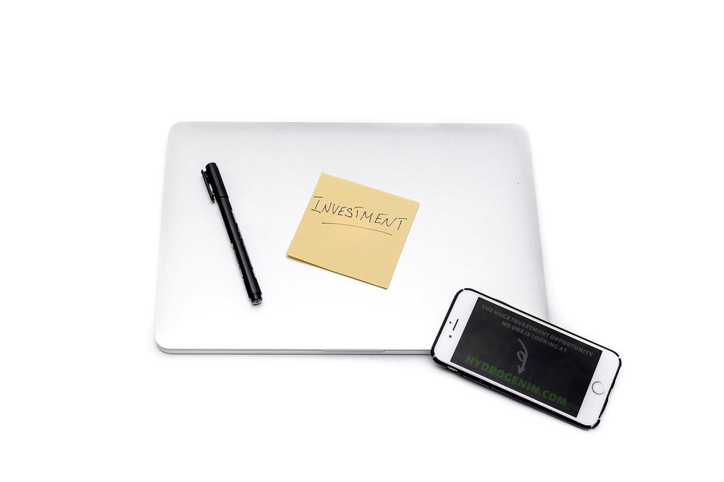 Freelancer receiving an international payment on a smartphone